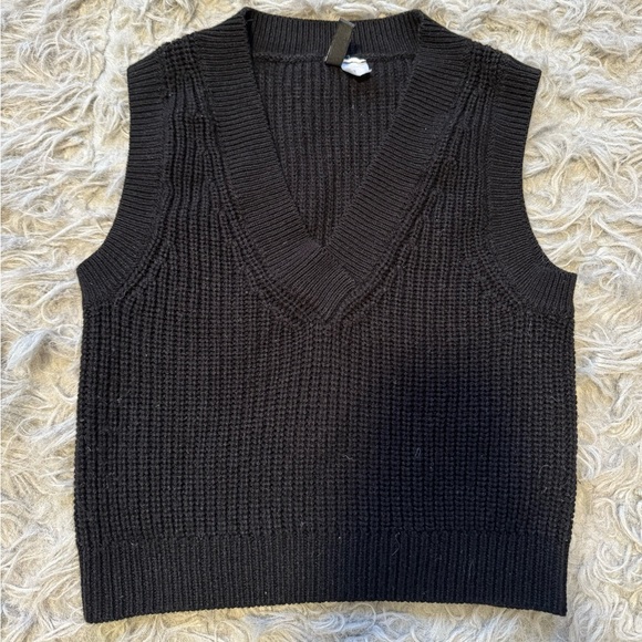 H&M black vest - Picture 2 of 4